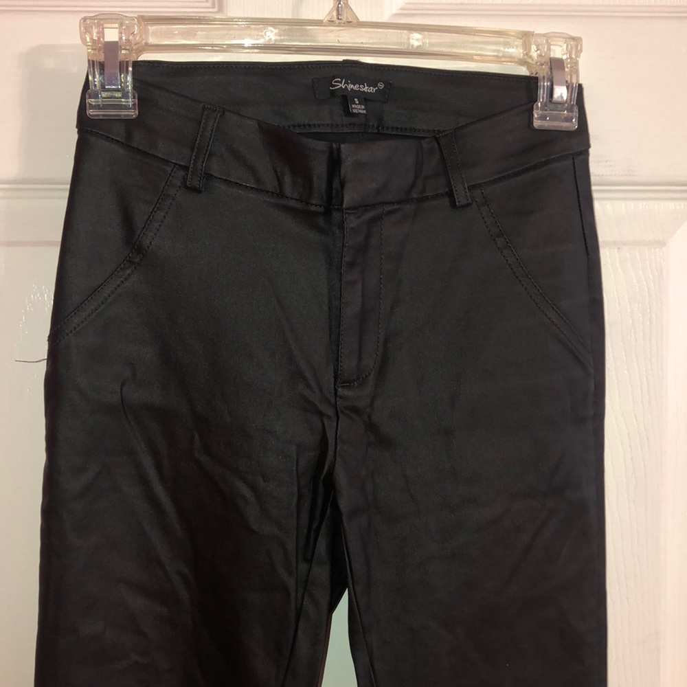 🌸 Black Tight Faux Leather Pants